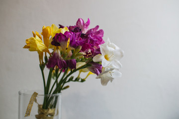 Obraz na płótnie Canvas beautiful multi-colored alstroemeria bouquet in a glass vase