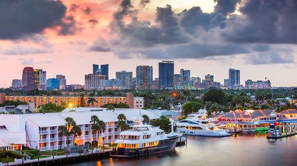 Fototapeta na wymiar Fort Lauderdale, Florida, USA skyline and river