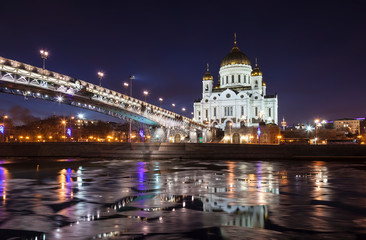 Fototapeta na wymiar Church of Christ the Savior on the banks of the Moscow river on a winter night. Moscow, Russia