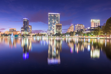 Obraz premium Orlando, Florida, USA downtown city skyline from Eola Park