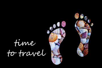 traces on the sea and shells