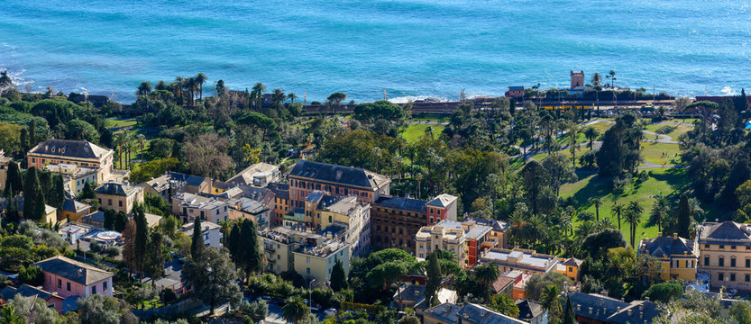 I parchi di Nervi visti dalla collina dietro la citt&agrave; (Genova)