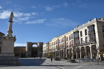 Place et remparts &agrave; Avila, Espagne
