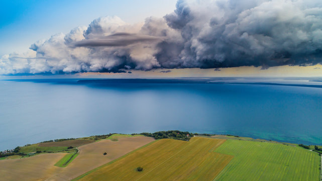 Chmura szelfowa, Arcus, wyspa Rugia z lotu ptaka