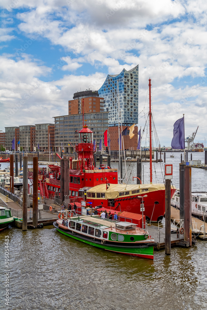 Wall mural boats in Hamburg