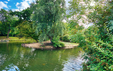 Fototapeta na wymiar Landscape of a London park on a sunny day