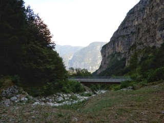 Panorama lago lamar dolomiti italiane forte larino altopiano pinè lago piazze vigne vendemmia