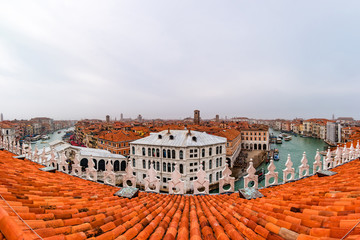 Fototapeta na wymiar Top view of Grand canal from roof of Fondaco dei Tedeschi.