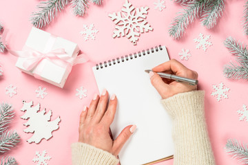 Obraz na płótnie Canvas Christmas goals, plans, resolution on pink.