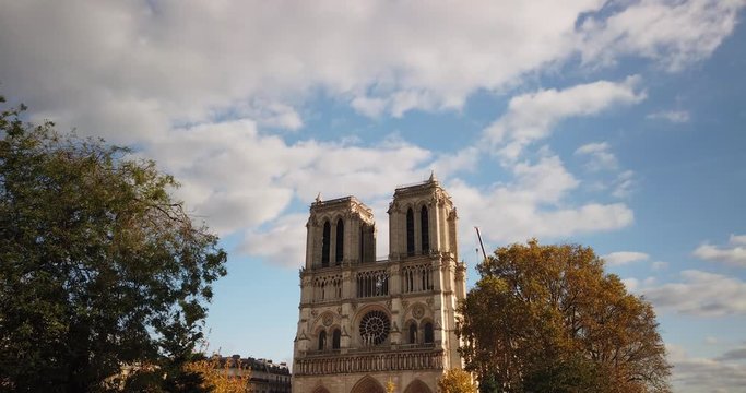 Hyperlapse cattedrale Notre Dame a Parigi 