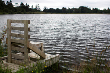 Naklejka premium A fishing seat beside a Scottish Loch in summer. 