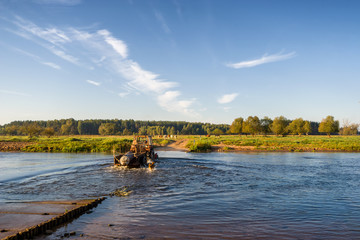 Fototapeta na wymiar Rzeka Narew, Wieś nad Narwią, Krajobraz wiejski Podlasia