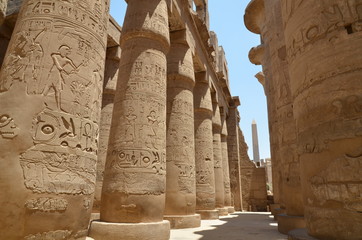 COLONNES SALLE HYPOSTYLE TEMPLE DE KARNAK LOUXOR EGYPTE