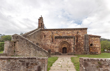 Fototapeta na wymiar Old spanish roman church