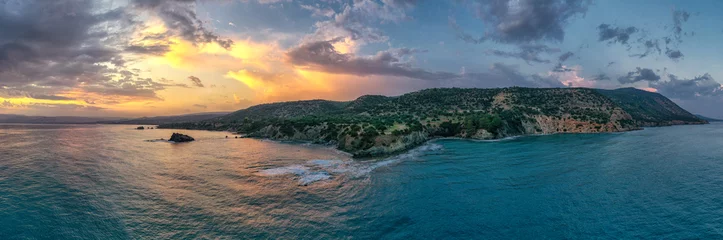 Foto op Canvas Prachtig panoramisch landschap met geweldige zonsopgang. Rotsachtige kust en bergen. Schot vanaf een hoogte van de zee. Cyprus © Alex Shestakov
