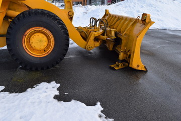 待機中の除雪車