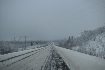 carretera nevada en diciembre