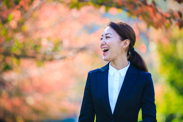 歩く・ビジネス女性