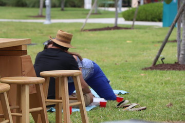 kissing in park