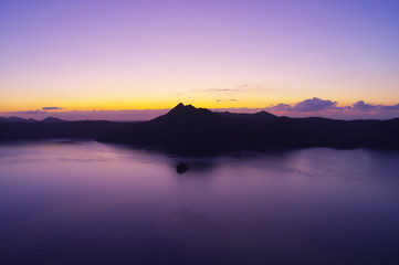夜明けの摩周湖。第三展望台からの風景。
