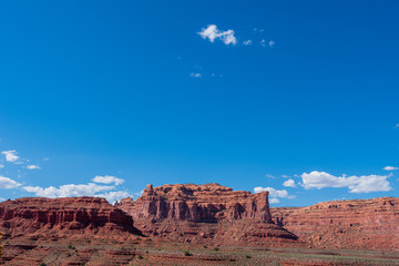 Fototapeta premium Landscape of buttes and rock formation in Valley of the Gods in Bears Ears National Monument in Utah