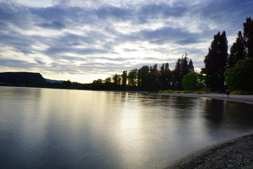 Fototapeta premium The sunrise in the spring time in Wanaka Lake, Otago, New Zealand