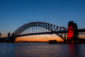 Obraz premium Illuminated Sydney Harbour Bridge viewed from Kirribilli at sunset