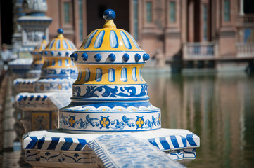 Siviglia, Piazza di Spagna. Dettaglio di una decorazione in ceramica. 