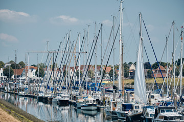 Ankernde Segelboote bei Zierikzee, Zeeland, Holland
