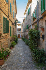 Obraz premium średniowieczna ulica w Valdemossa, Hiszpania