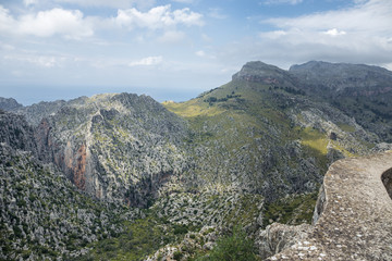 Fototapeta na wymiar Sierra de Tramuntana mountains on Mallorca island