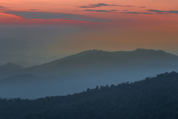 The blurred background of the twilight light in the evening under the trees, surrounded by mountains and cool breeze, seen during the tourist spots.