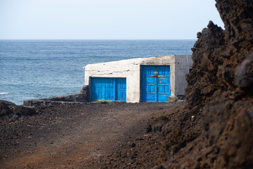 Obraz na płótnie Canvas Old fisherman´s hut near the sea