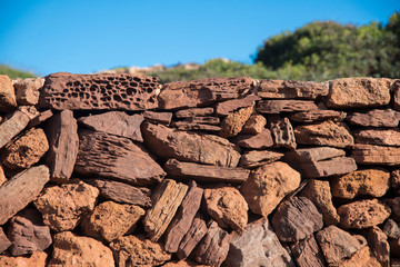 mur en pierres sèches proche de Cala Pregonda, une des plus belles plages de Minorque, îles Baléares