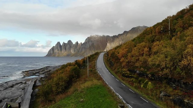 Straße nach Tungeneset, Senja, Norwegen