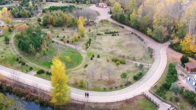 Air flight with Mavic two Zoom drone. Flying over Las Pavas Park, in Benavente, Spain, province of Zamora.
Flight mode unveiling shoot and look up shoot.
sunset.
Green and yellow fall colors