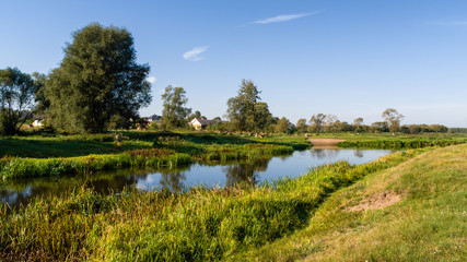 Fototapeta na wymiar Narwiański Park Narodowy, Rzeka Narew w Surażu, Podlasie, Polska