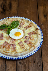 ham and chicken carbonara pizza