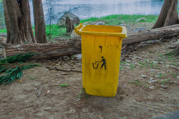 Trash that doesn't break off