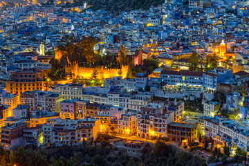 Blick auf Chefchaouen bei Nacht