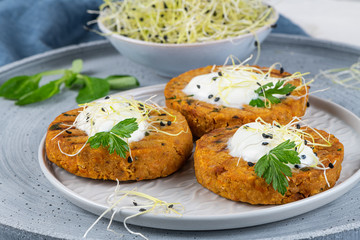 Grilled veggie burgers with chickpeas and vegetables