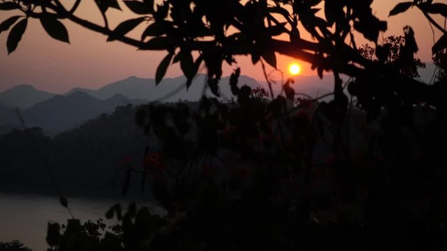 Sunset in Luang Prabang shot with Focuspull through Leaves