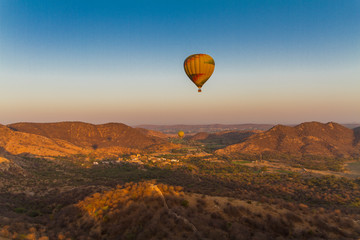 Fototapeta na wymiar Ballonfahrt in Rajasthan
