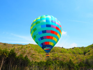 空飛ぶ熱気球