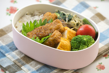 チキンフライと玉子焼きのお弁当