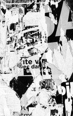 Fototapeta premium Stare zgrywanie podarte plakaty tekstury tła grunge pognieciony zmięty papier vintage collage afisze tło