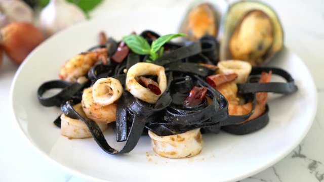 stir-fried black spaghetti with seafood and garlic