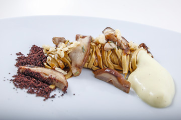 tagliatelle con funghi