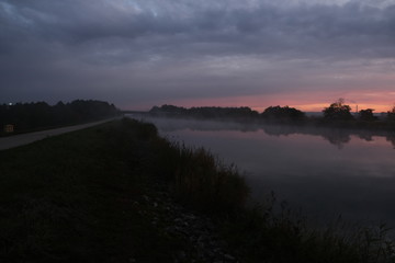 Kanal im Morgengrauen