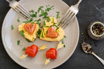 For Breakfast on Valentine's Day can be omlette with bread in the shape of a heart. The view from the top